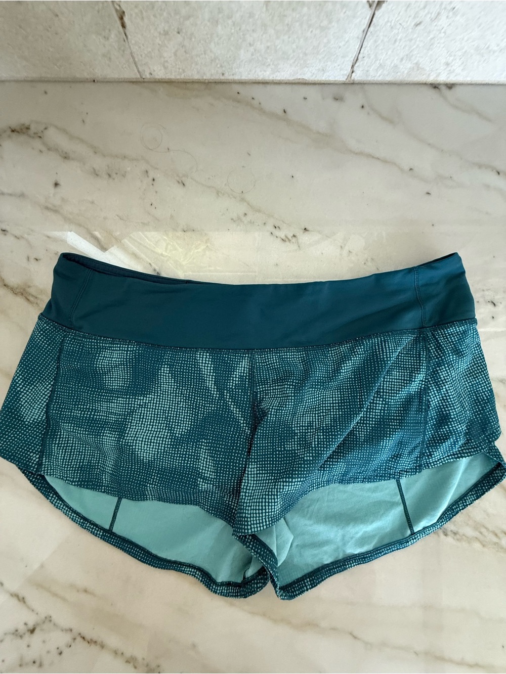 Lululemon Women's Speed up Shorts- Size 8